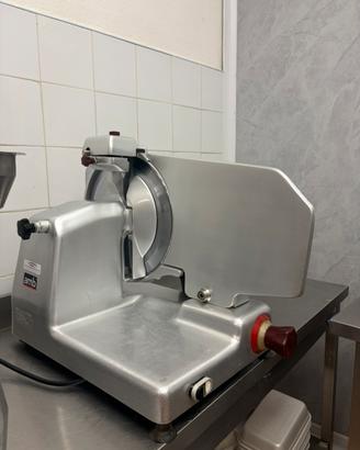 Affettatrice amb 37