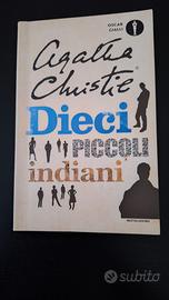 Libro di Agatha Christie -Doeci piccoli indiani