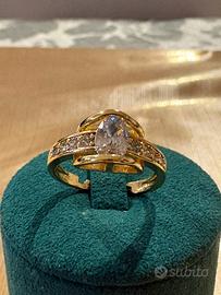 Anello con pietre zirconi placcato oro