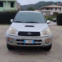 Toyota RAV4 con motore nuovo