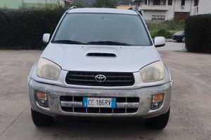 Toyota RAV4 con motore nuovo