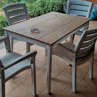 4 sedie molto robuste da ripulire