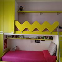 Cameretta con letto a soppalco 