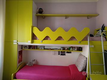 Cameretta con letto a soppalco 