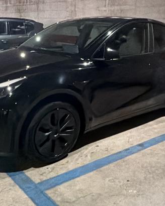 4 Cerchi e 8 borchie da 19 per TESLA MODEL Y