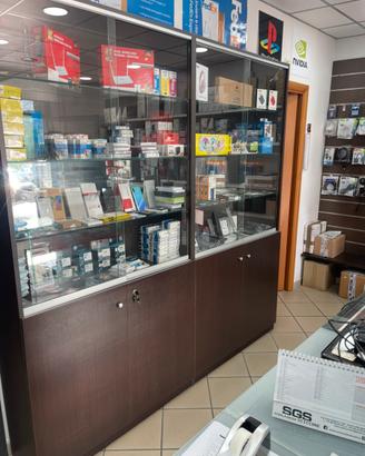 Arredo negozio telefonia
