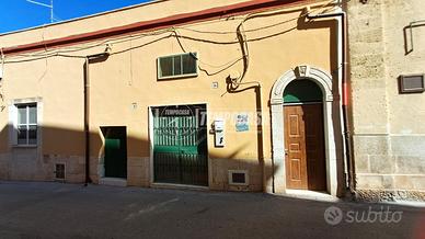 Soluzione indipendente uso deposito a piano terra!