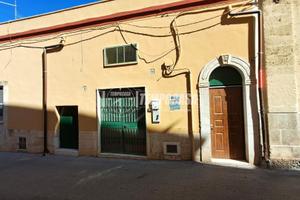 Soluzione indipendente uso deposito a piano terra!
