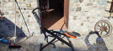 Attrezzi ginnici da camera, crunch e bici