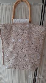 shopper realizzata ad uncinetto 