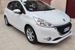 Peugeot 208 1.4 HDi 68 CV 5 porte Allure