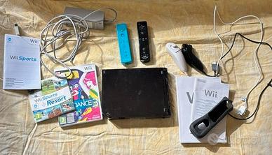 Nintendo Wii con giochi, 2 nunchuk e 2 telecomandi