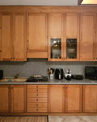cucina in legno massello usata