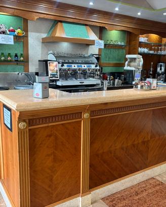 Attrezzatura completa per cucina, bar e sala