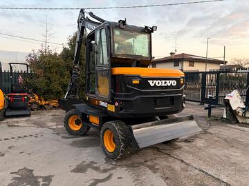 E283 - Escavatore Volvo EW60E