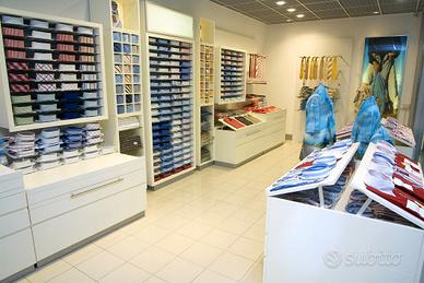 ARREDAMENTO NEGOZIO ABBIGLIAMENTO/CABINA ARMADIO