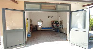 Infisso in alluminio colore canna di fucile