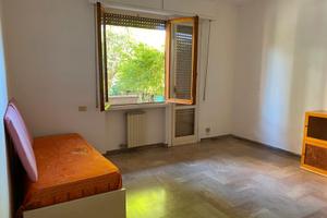 Trilocale con posto auto, balcone e giardino