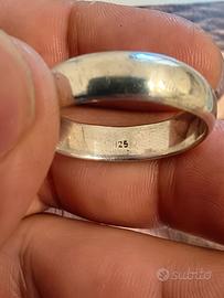 Anello in argento 925.