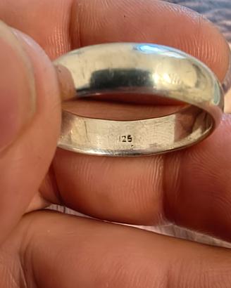 Anello in argento 925.
