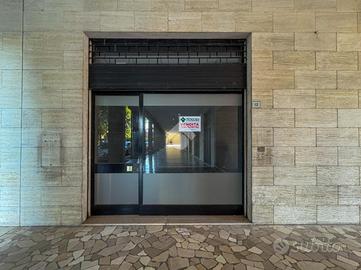 NEGOZIO A PIZZIGHETTONE