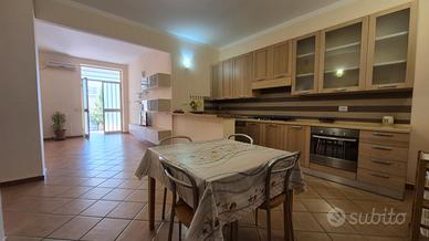 Ben arredato e climatizzato, 90 mq