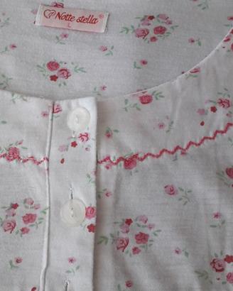 Camicia da notte estiva a fiorellini fucsia