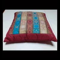 Coppia di cuscini bordeaux e multicolore con stamp