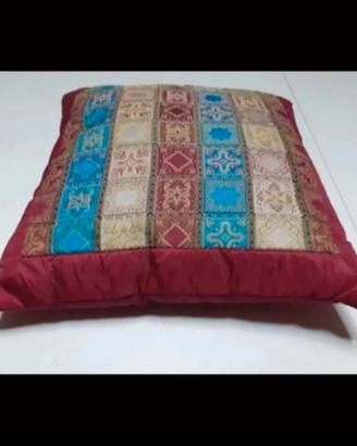 Coppia di cuscini bordeaux e multicolore con stamp