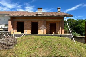 VILLA A SCHIERA D'ANGOLO A BIBIANA