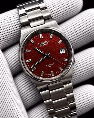 Seiko Automatic 7009 Date Red Dial 17 Jewels