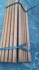 Panca in legno di larice e struttura in ferro