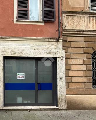 NEGOZIO A CAORSO
