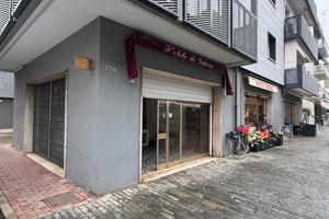 Mestre via Costa negozio con 2 vetrine