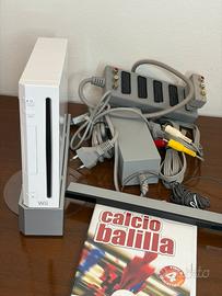 Nintendo Wii completa con cavi, sensor bar e gioco