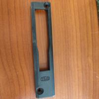 contropiastra in nylon nero per serrature