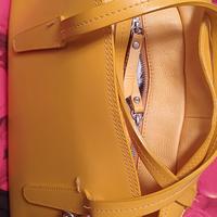 borsa gialla con portafoglio abbinato