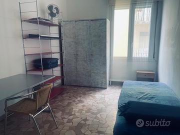 Camera singola libera da aprile, in Via Mascarella