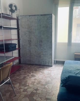 Camera singola libera da aprile, in Via Mascarella