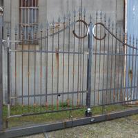 Cancello in ferro di 400 x 200 x 260 su monoblocco