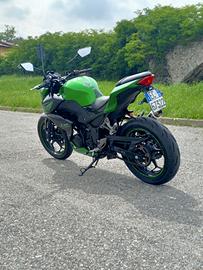 moto kawasaki 300
