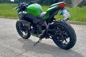 moto kawasaki 300