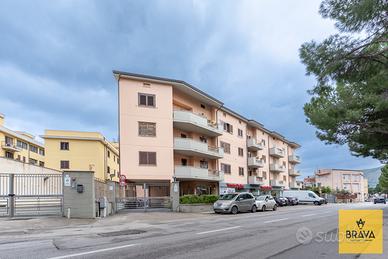 Luminoso 4 vani P.Auto Viale regione Siciliana