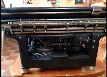 Macchina da scrivere antica Underwood