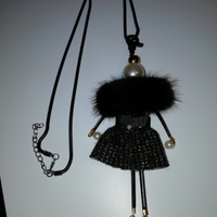 Collana con bambolina