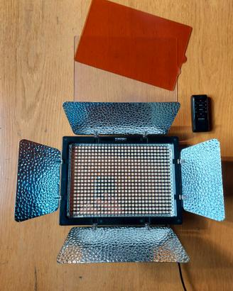 2-YONGNUO YN-600L II + 1-YONGNUO YN-300 III