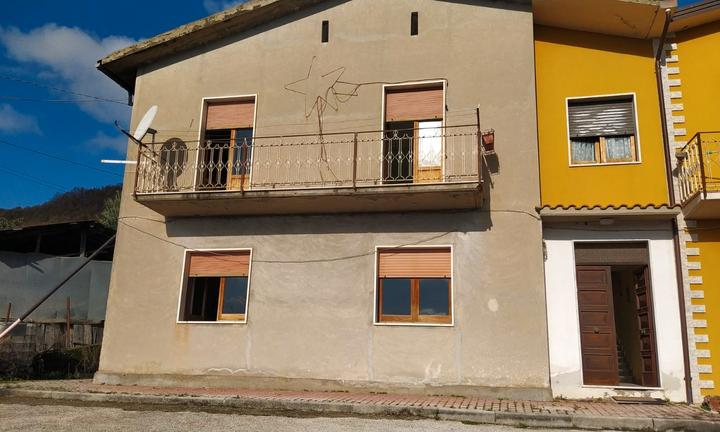 Doppio fabbricato con terreno