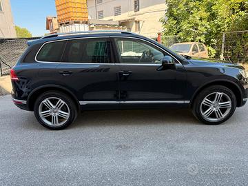 VOLKSWAGEN Touareg - 2017