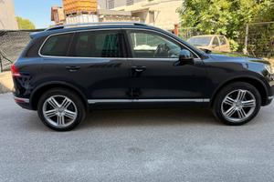 VOLKSWAGEN Touareg - 2017