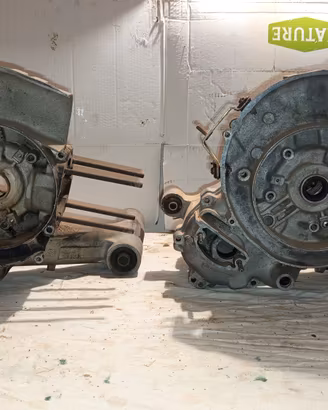 2 coppia Carter motore Vespa 125 T5 originale Pia
